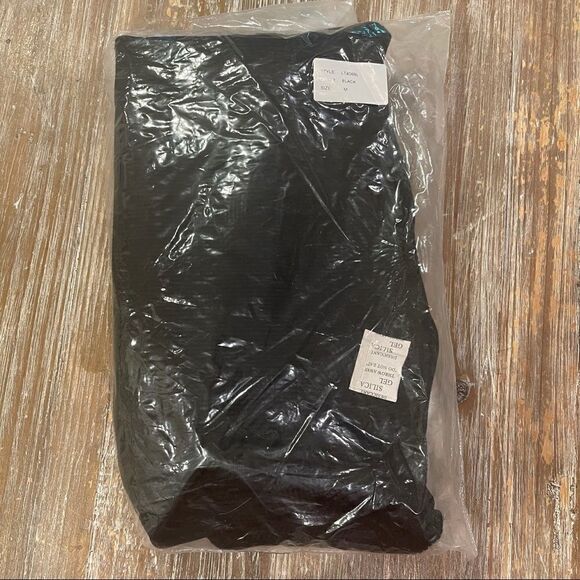 LINE & DOT
Halo Cut Out Sweater Top In Black - Picture 4 of 4